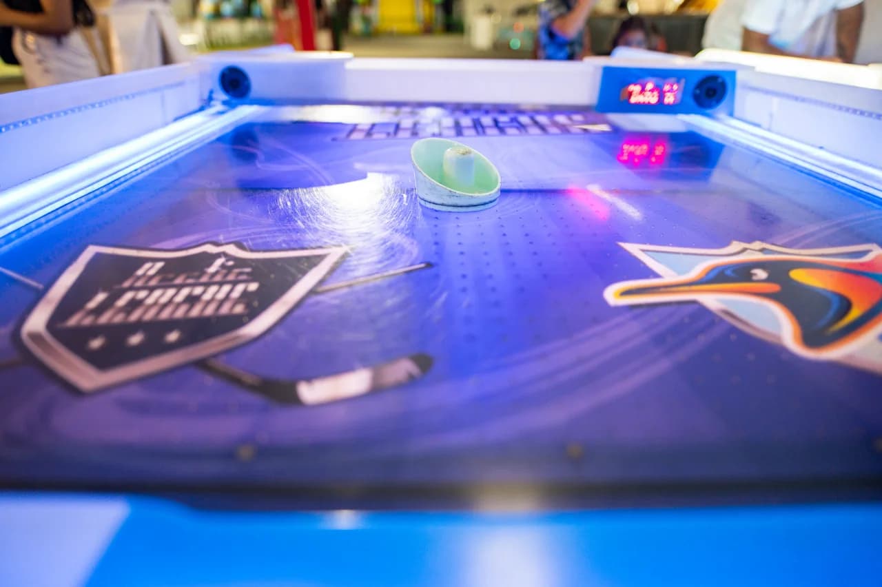 air-hockey gallery image slide 4