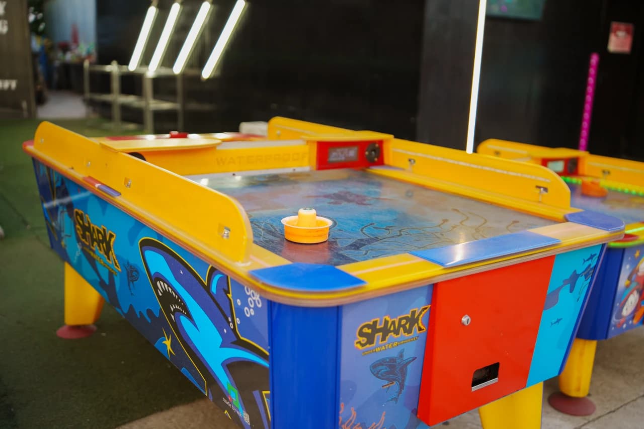air-hockey gallery image slide 3